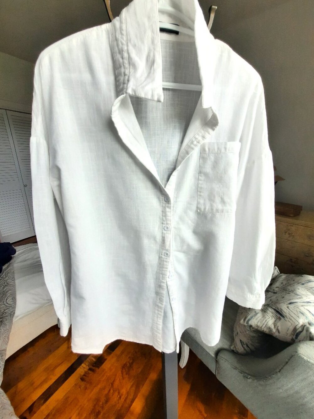 Oversized Lightweight button up shirt, wardrobe staple - Picture 2 of 7